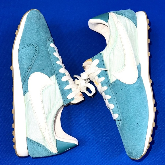 🚫SOLD! 🎽NWOT |•NIKE•| Retro Style Pre Montreal Racer VNTG Style Sneakers🎽 - Picture 3 of 16